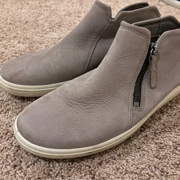 Ecco Women Soft 7 Side Zip Bootie Sneaker 8 - Picture 3 of 9